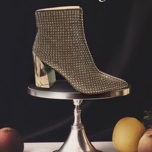 New Betsey Johnson Glittering Silver Ankle Boots Colby size 8